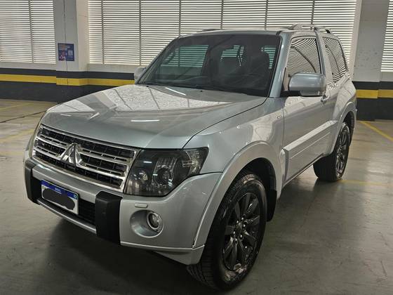 MITSUBISHI PAJERO FULL 3.8 HPE 4X4 V6 24V GASOLINA 4P AUTOMÁTICO MITSUBISHI PAJERO FULL 3.8 HPE 4X4 V6 24V GASOLINA 4P AUTOMÁTICO